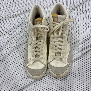 Nike blazer mid 77 vintage cream white size 8